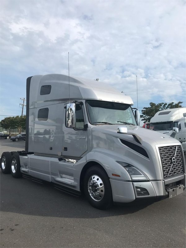 2021 VOLVO VNL64T760 - Vanguard Truck Centers