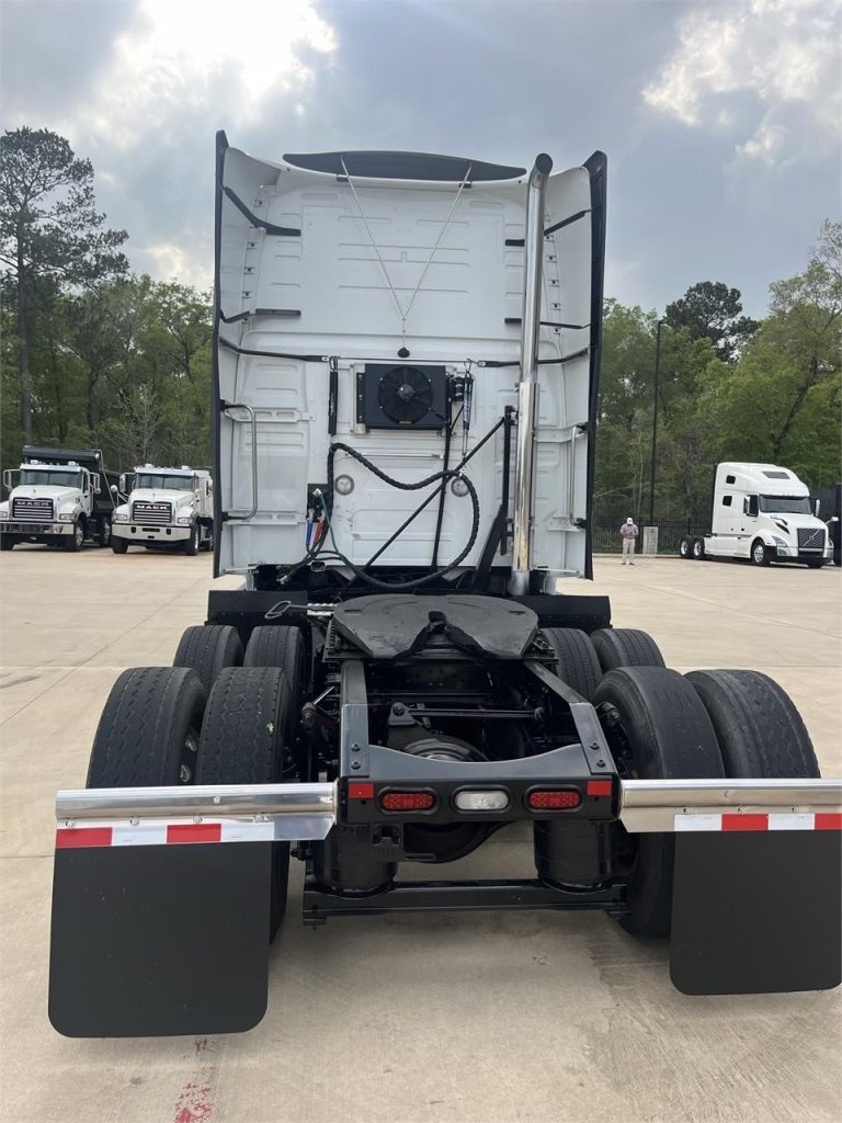 2022 VOLVO VNL64T760 - Vanguard Truck Centers