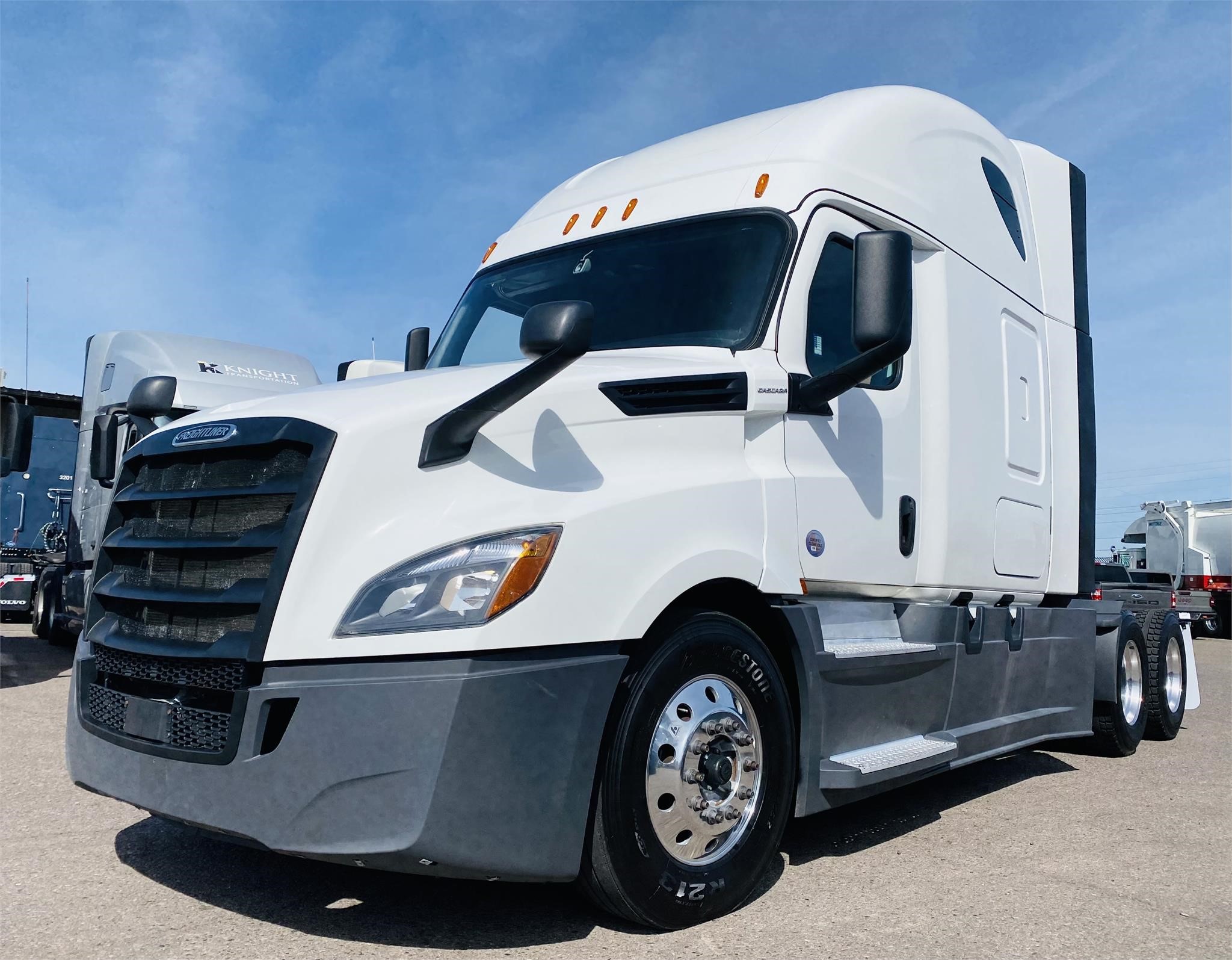 2019 FREIGHTLINER CASCADIA 126 - Vanguard Truck Centers