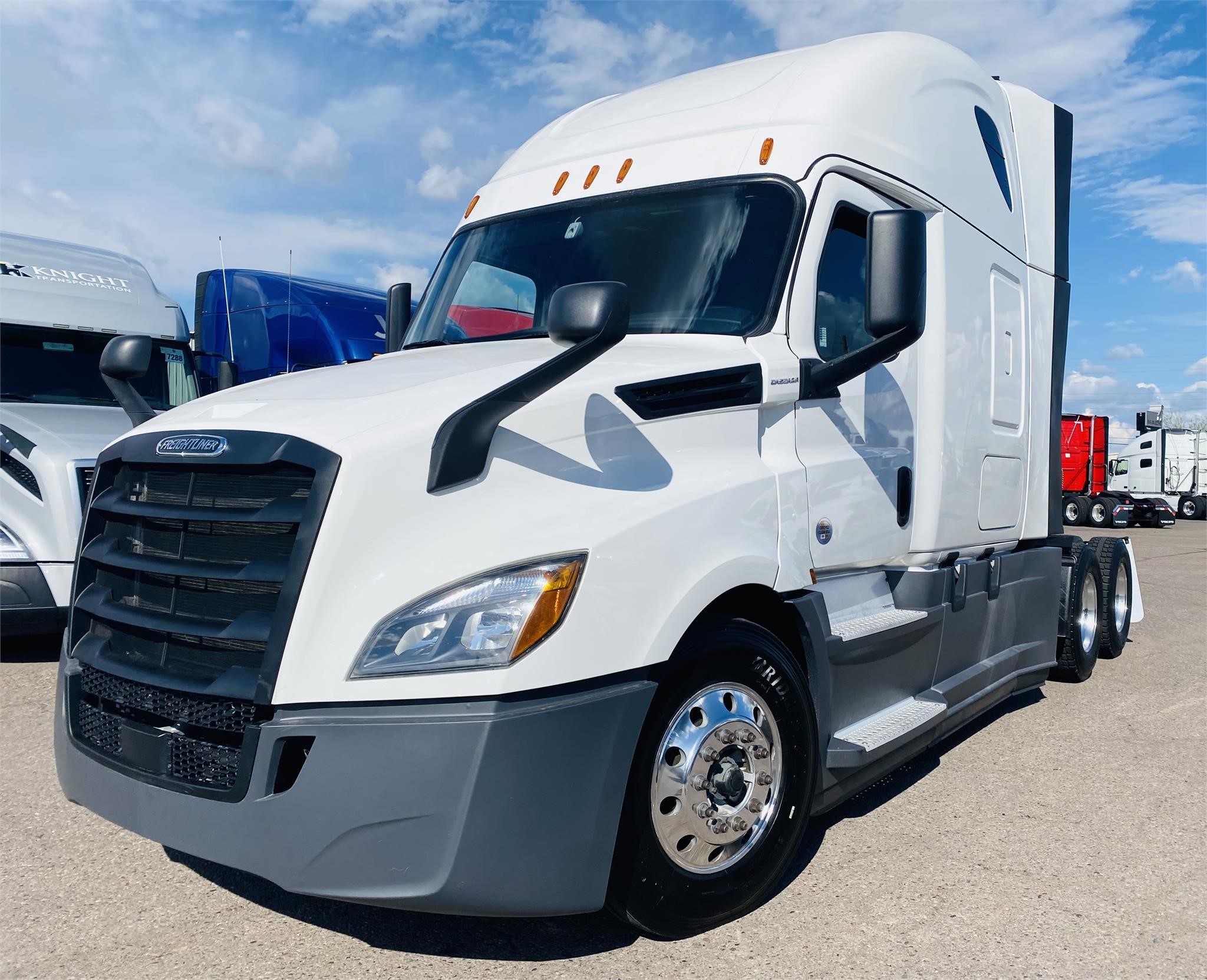 2019 FREIGHTLINER CASCADIA 126 - Vanguard Truck Centers