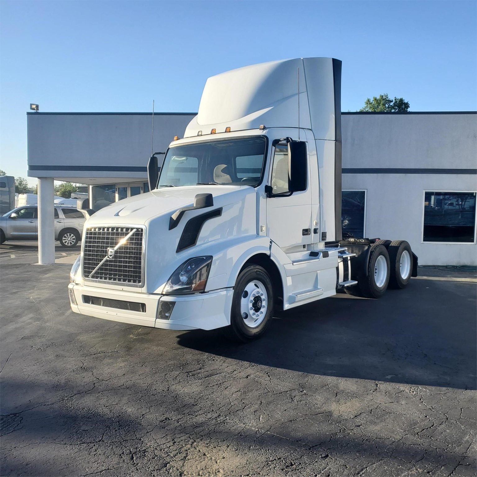 2018 VOLVO VNL64T300 - Vanguard Truck Centers