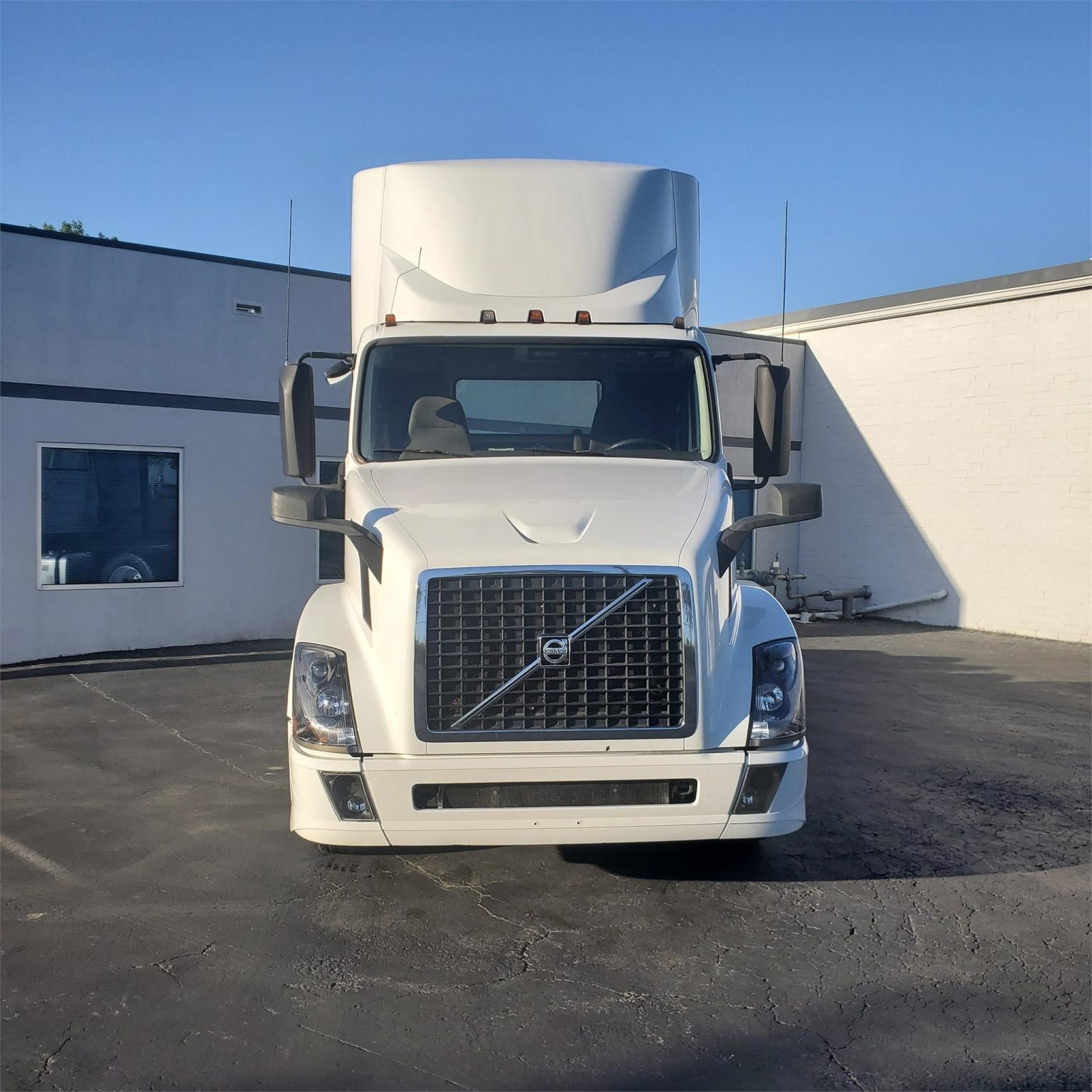 2018 VOLVO VNL64T300 Vanguard Truck Centers