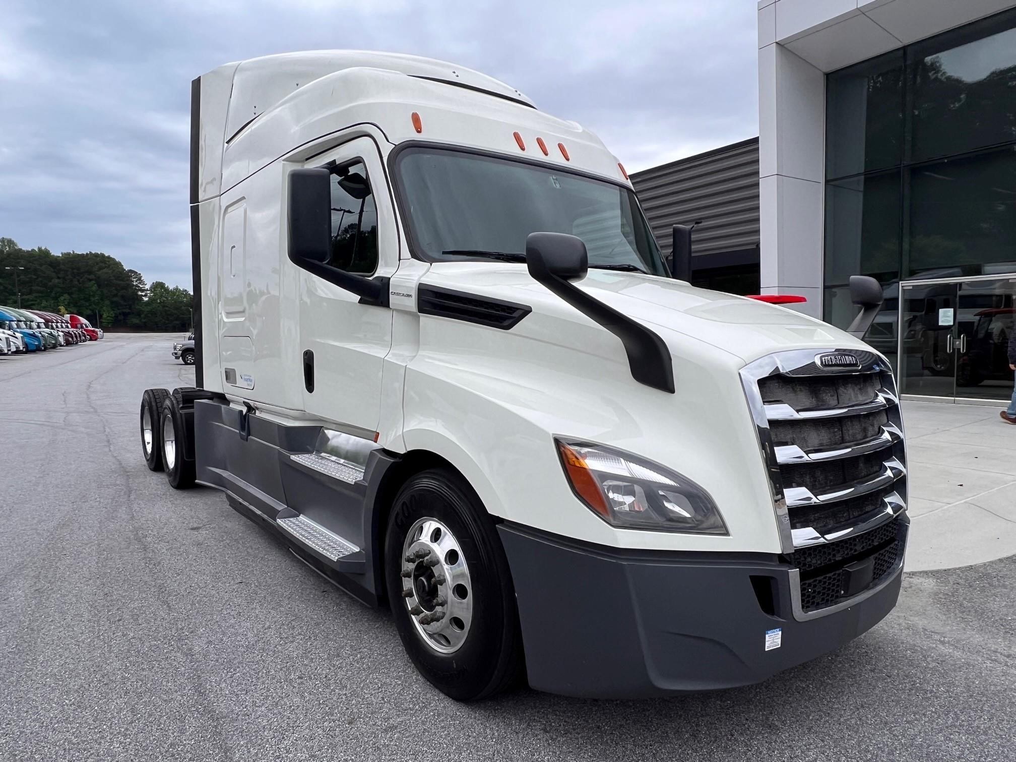 2019 FREIGHTLINER CASCADIA 126 - Vanguard Truck Centers