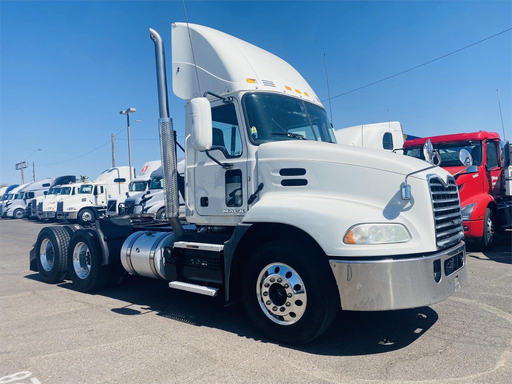 2018 MACK PINNACLE CXU613 - Vanguard Truck Centers