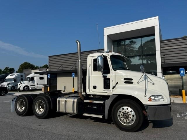 2018 MACK PINNACLE CXU613 - Vanguard Truck Centers