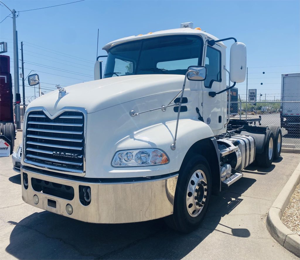 2018 MACK PINNACLE CXU613 - Vanguard Truck Centers