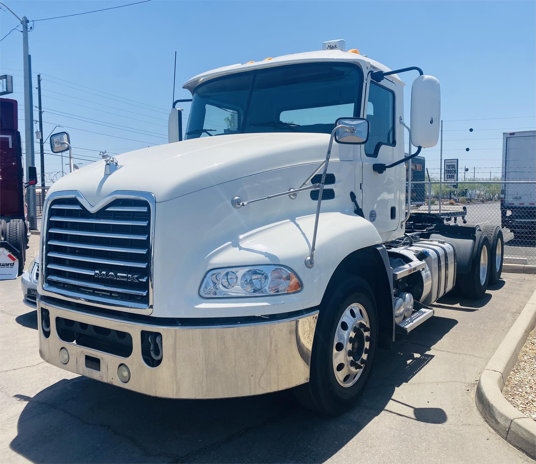 2018 Mack Pinnacle Cxu613 - Vanguard Truck Centers