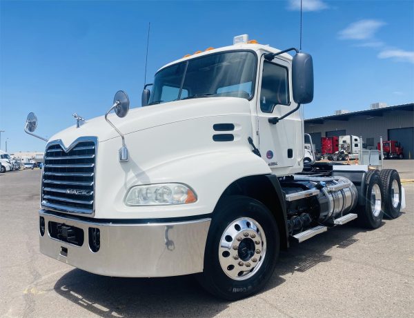 2019 MACK PINNACLE CXU613 - Vanguard Truck Centers