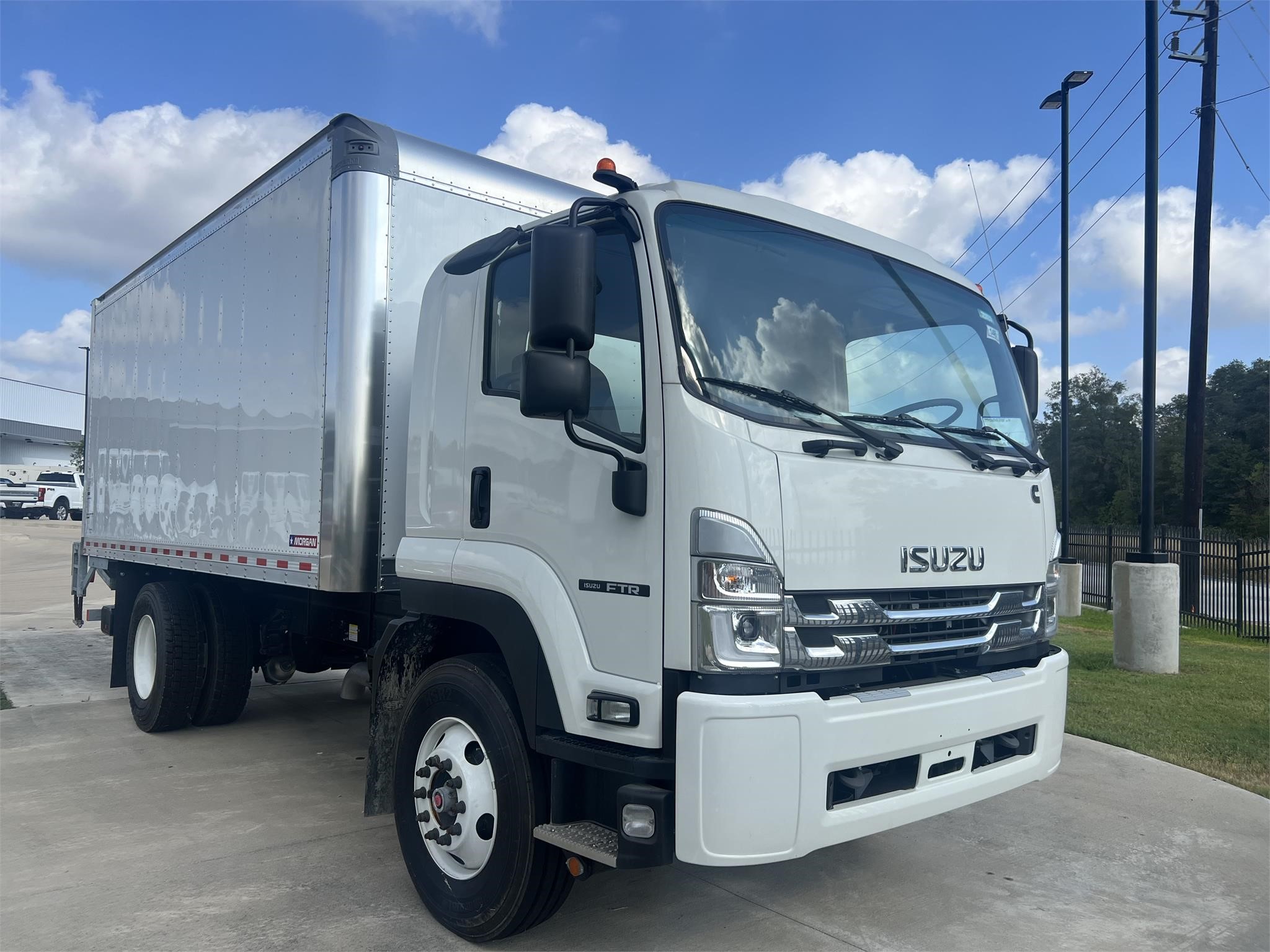 2023 ISUZU FTR - Vanguard Truck Centers