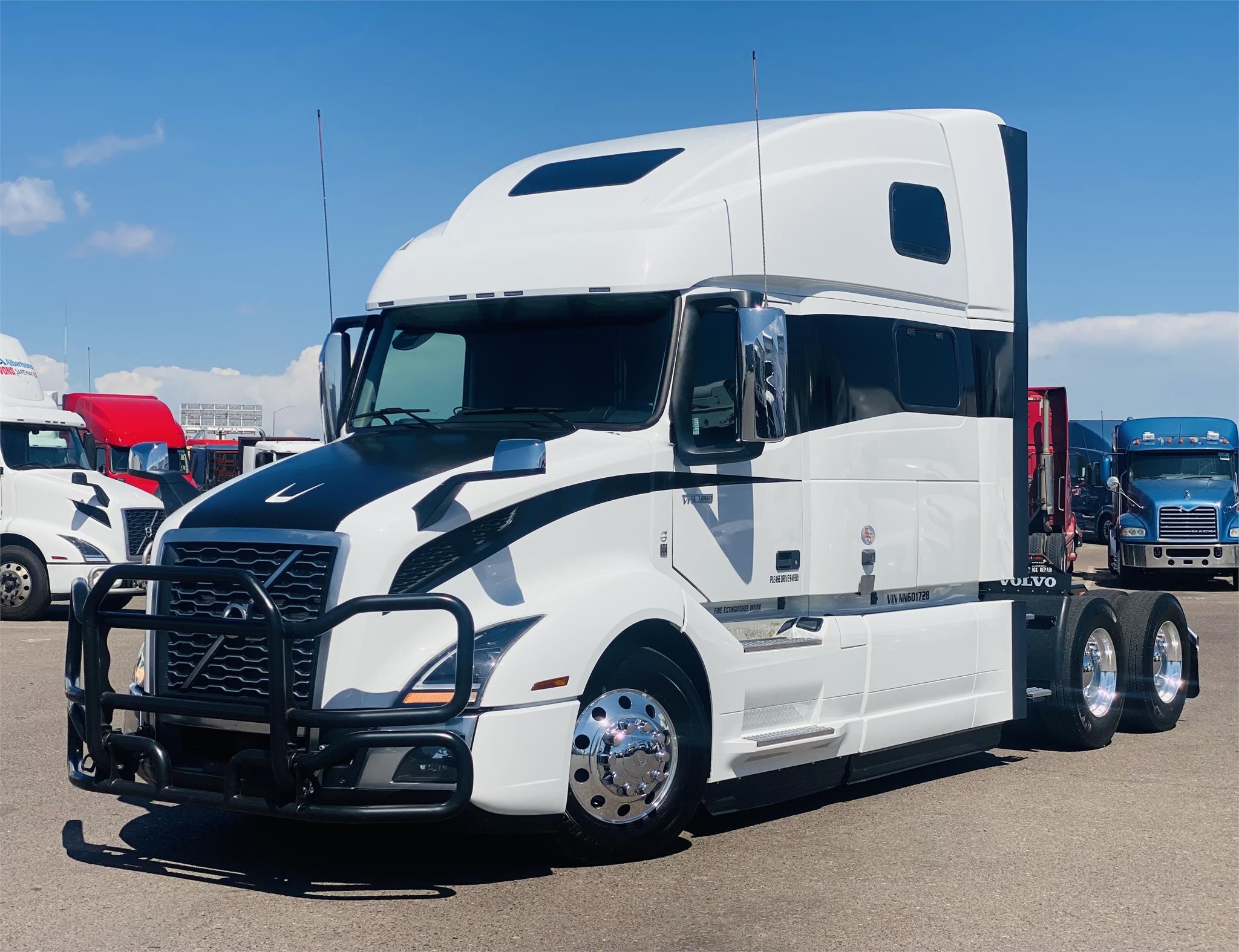 2022 VOLVO VNL64T860 - Vanguard Truck Centers