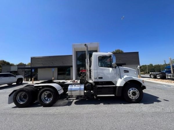 2018 VOLVO VHD64FT200 - Vanguard Truck Centers