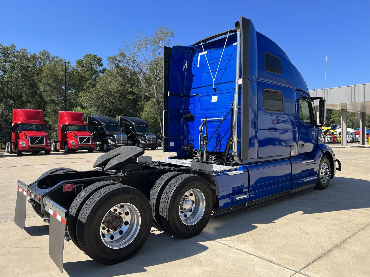 2024 VOLVO VNL64T860 Vanguard Truck Centers