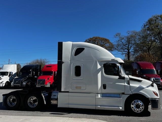 2019 FREIGHTLINER CASCADIA 126 - Vanguard Truck Centers