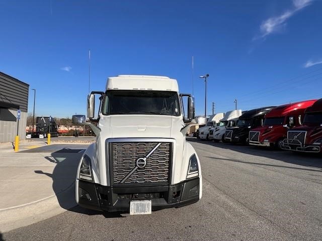 2019 VOLVO VNL64T740 - image 3 of 6