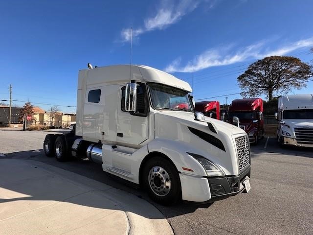 2019 VOLVO VNL64T740 - image 4 of 6