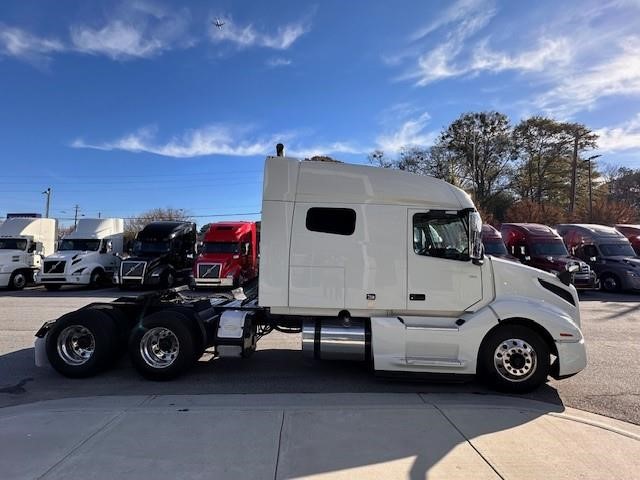 2019 VOLVO VNL64T740 - image 5 of 6