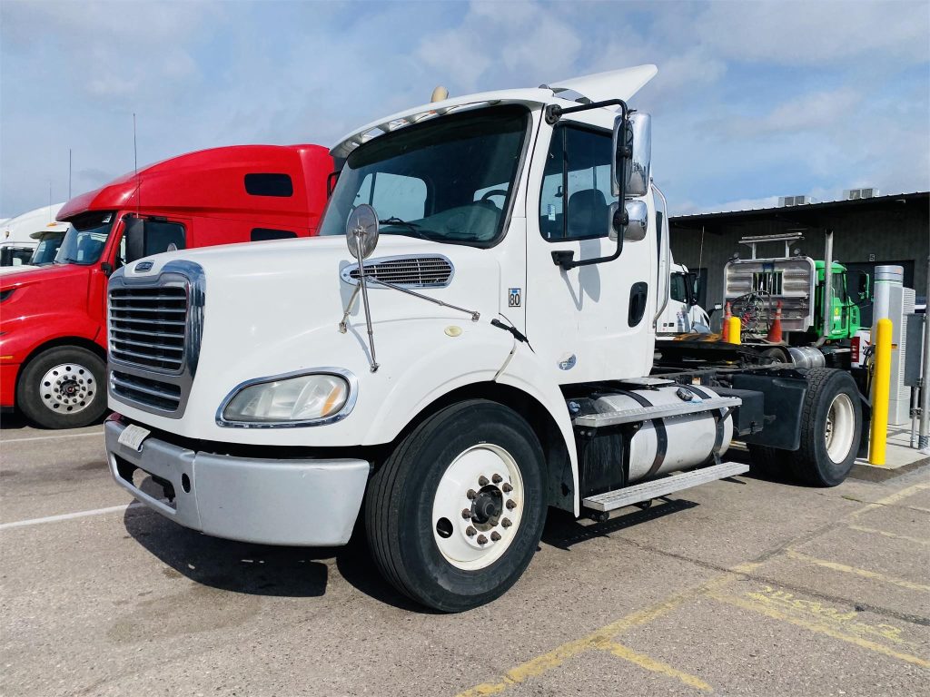 2013 FREIGHTLINER BUSINESS CLASS M2 112 - Vanguard Truck Centers