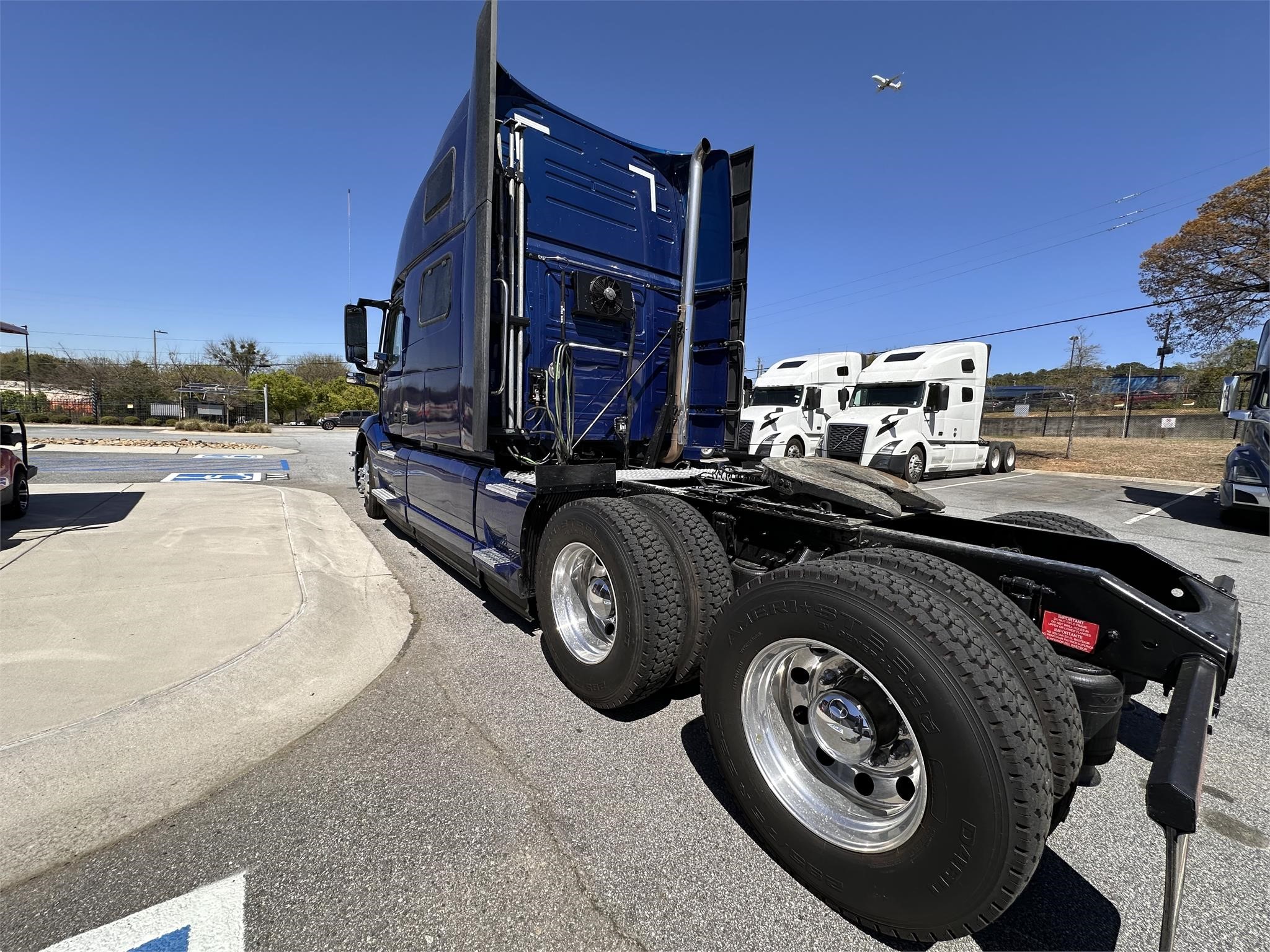 2022 VOLVO VNL64T860 - Vanguard Truck Centers