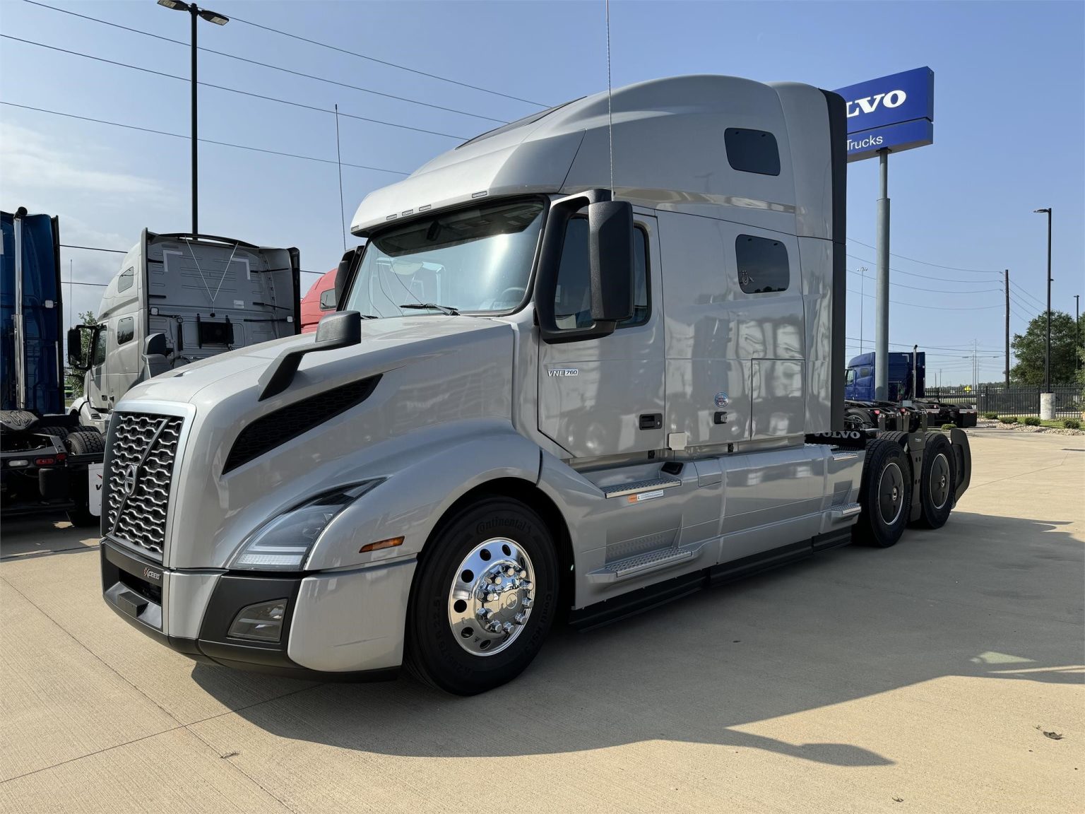 2024 VOLVO VNL64T760 Vanguard Truck Centers