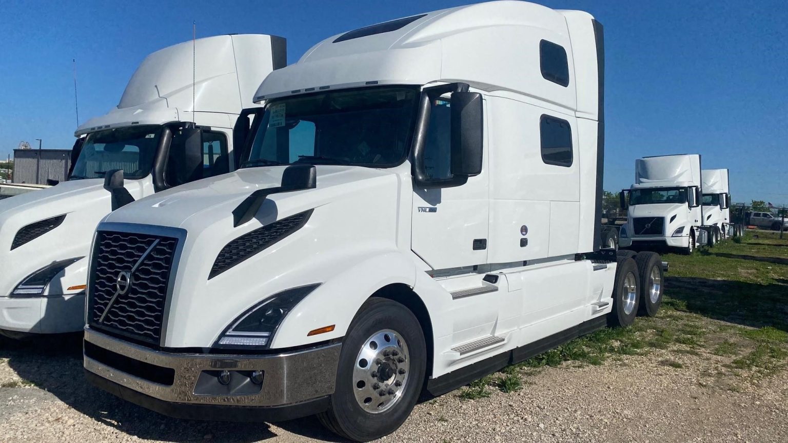 2025 VOLVO VNL64T860 Vanguard Truck Centers