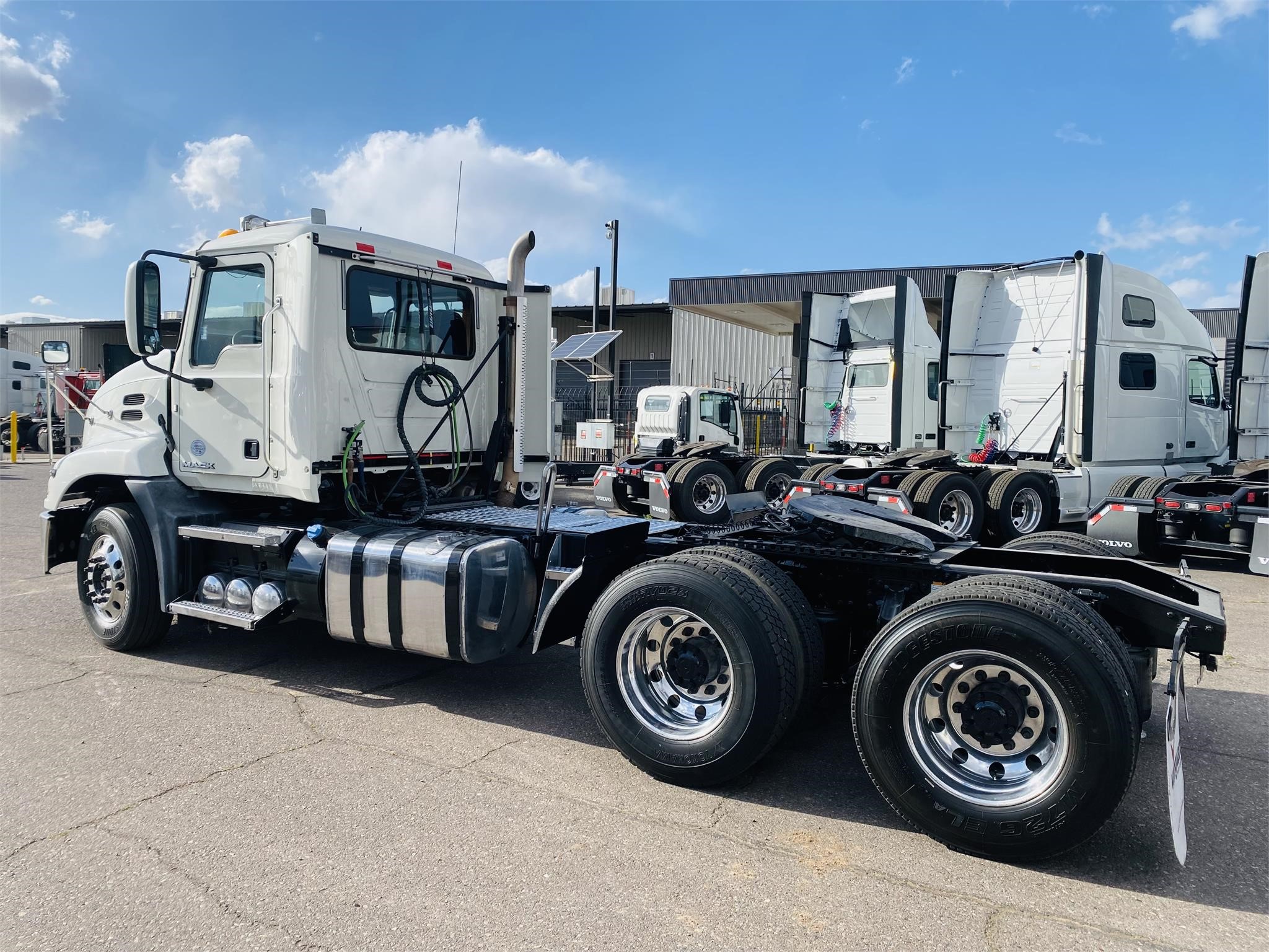 2018 MACK PINNACLE CXU613 - Vanguard Truck Centers