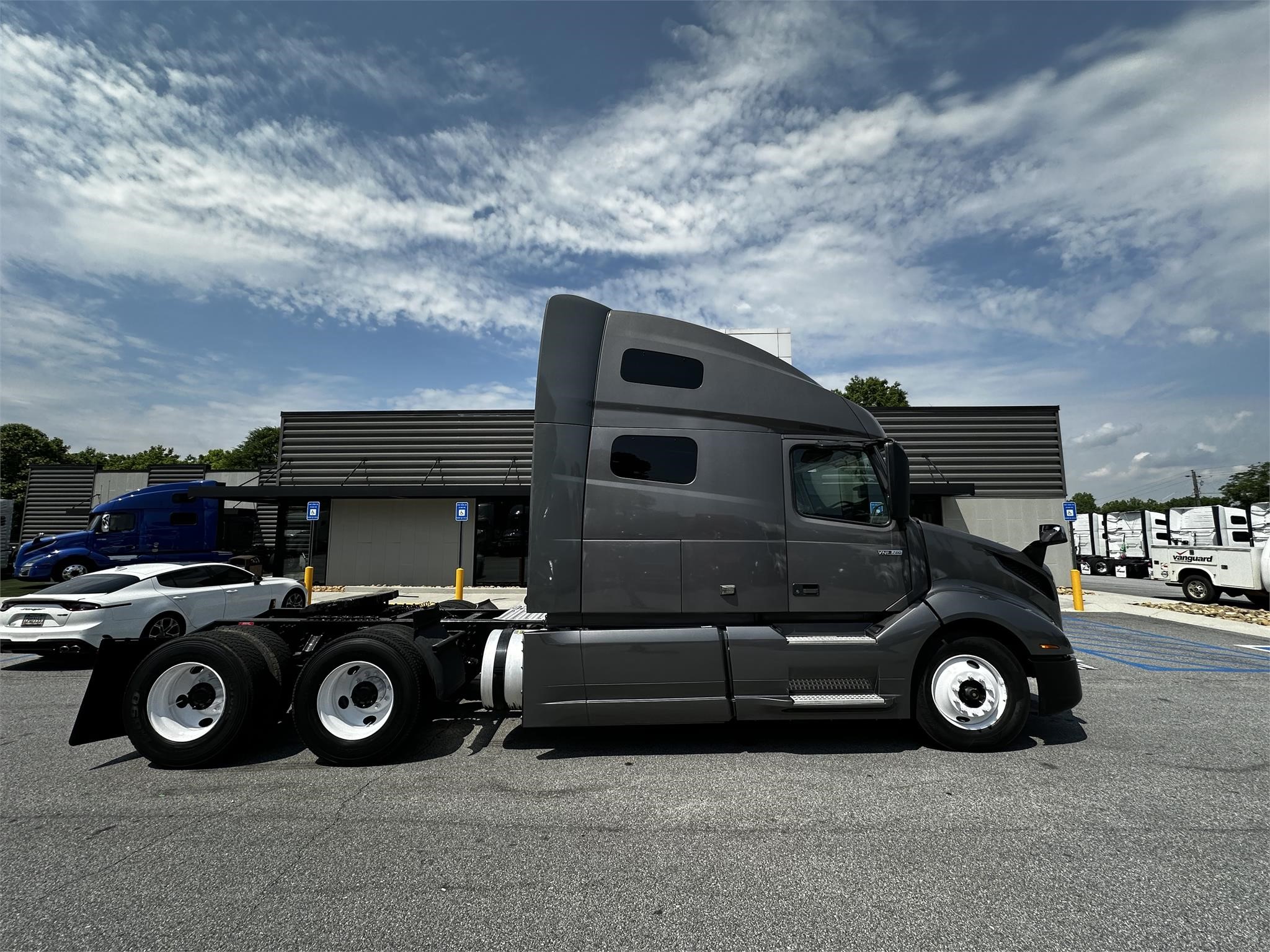 2019 VOLVO VNL64T760 - Vanguard Truck Centers