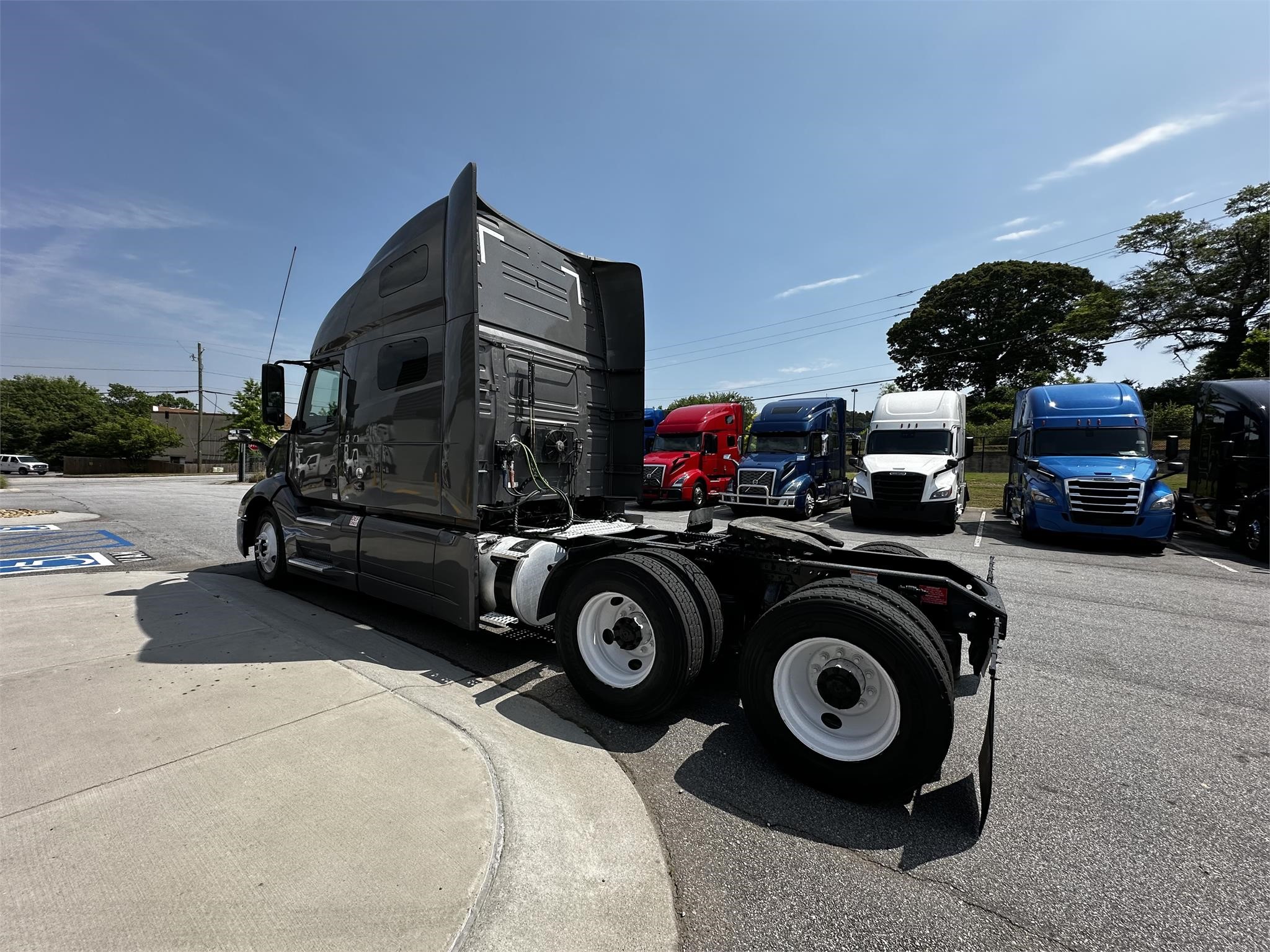 2019 VOLVO VNL64T760 - Vanguard Truck Centers