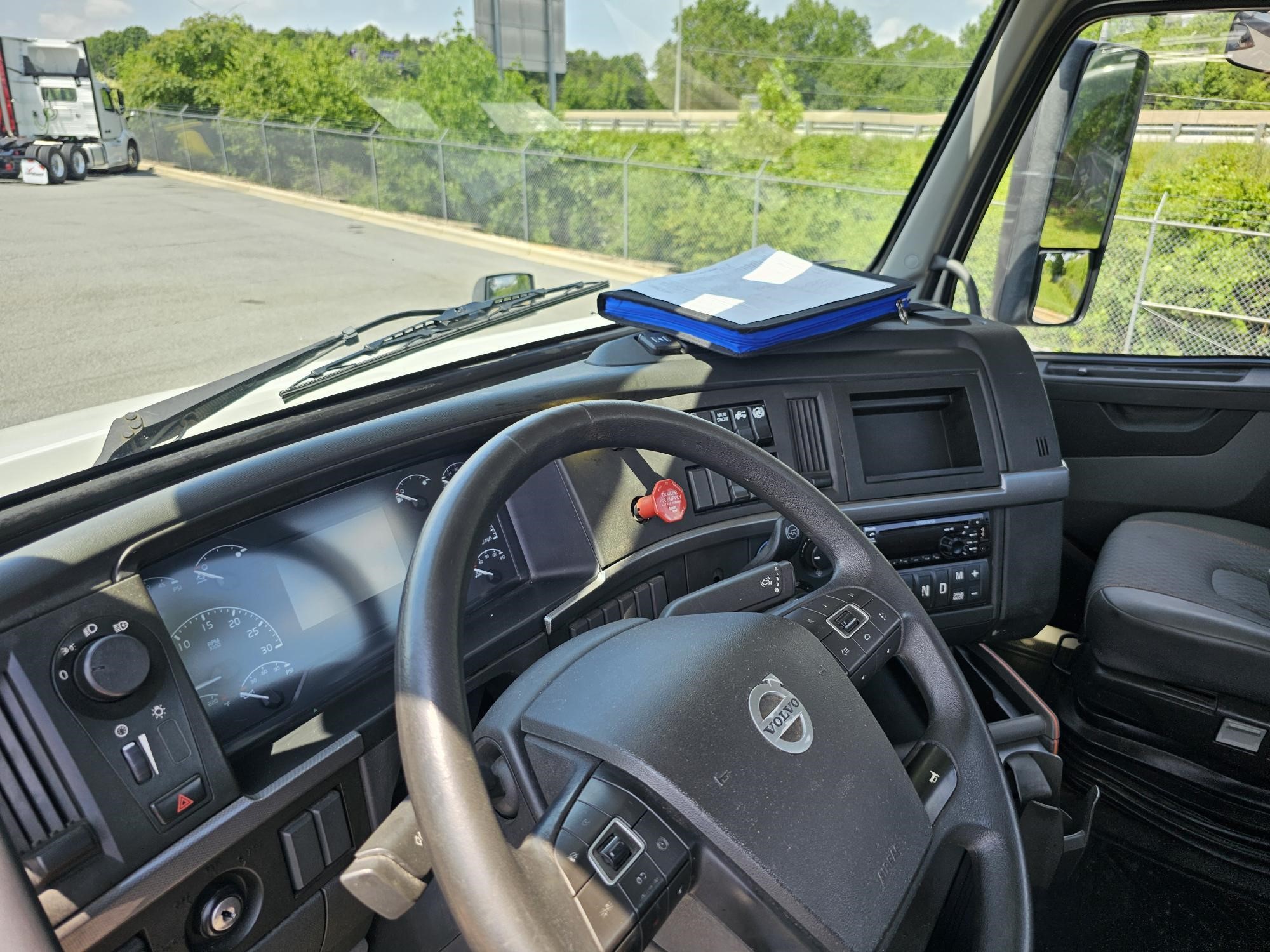 2021 VOLVO VNL64T300 - Vanguard Truck Centers