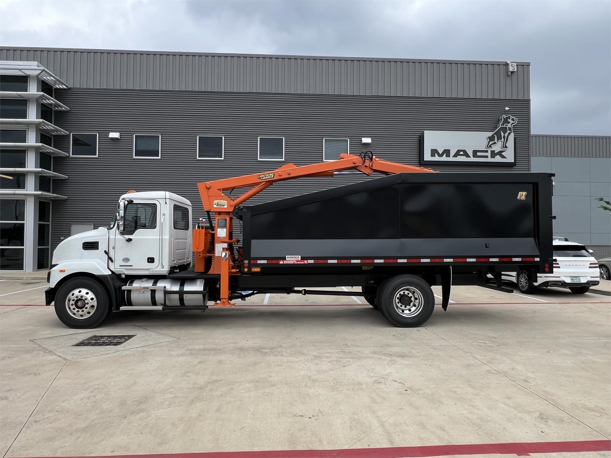 2024 MACK MD7 - image 2 of 6