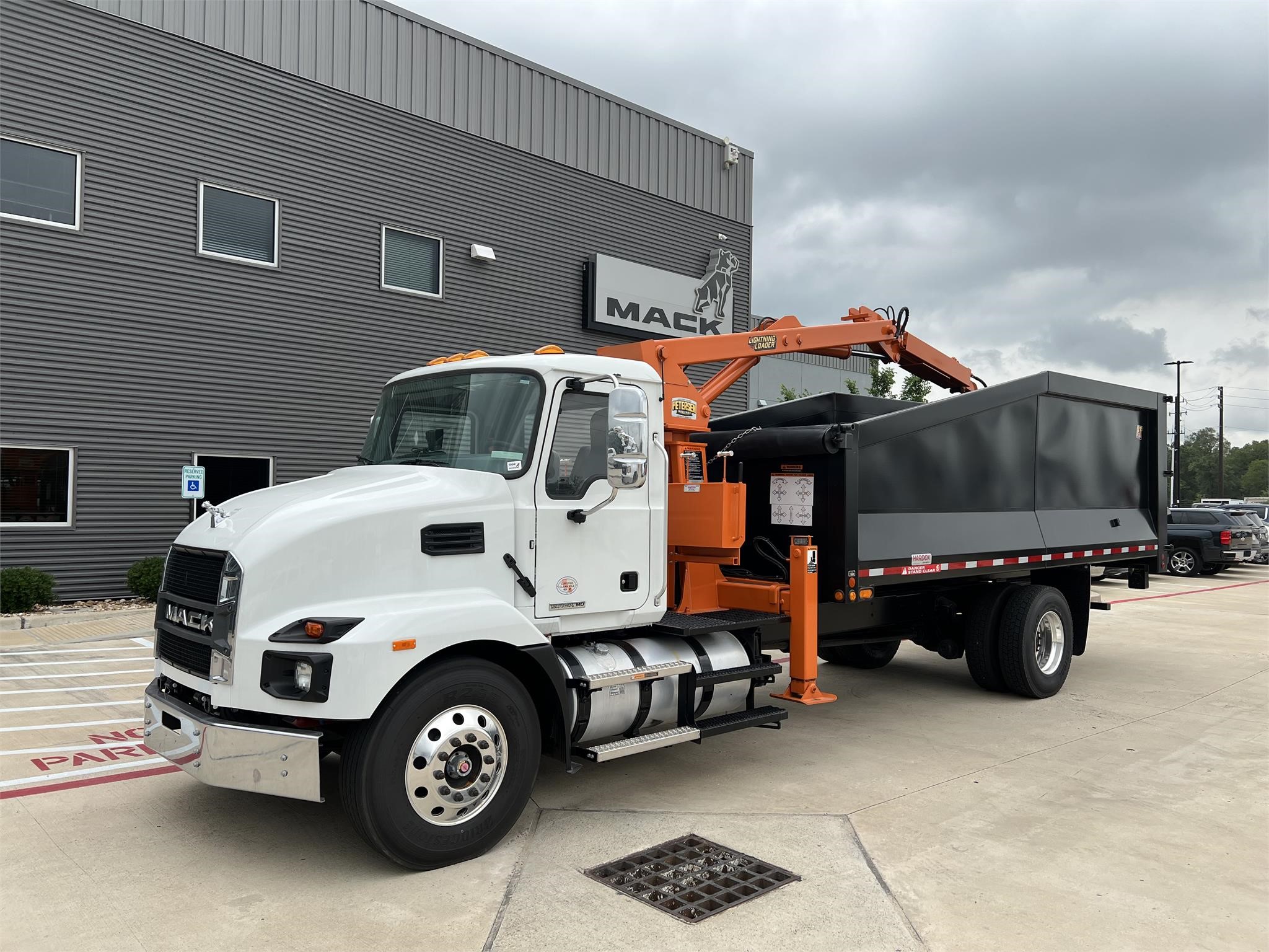 2024 MACK MD7 - image 1 of 6