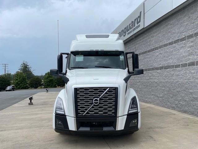 2025 VOLVO VNL64T860 - image 2 of 6