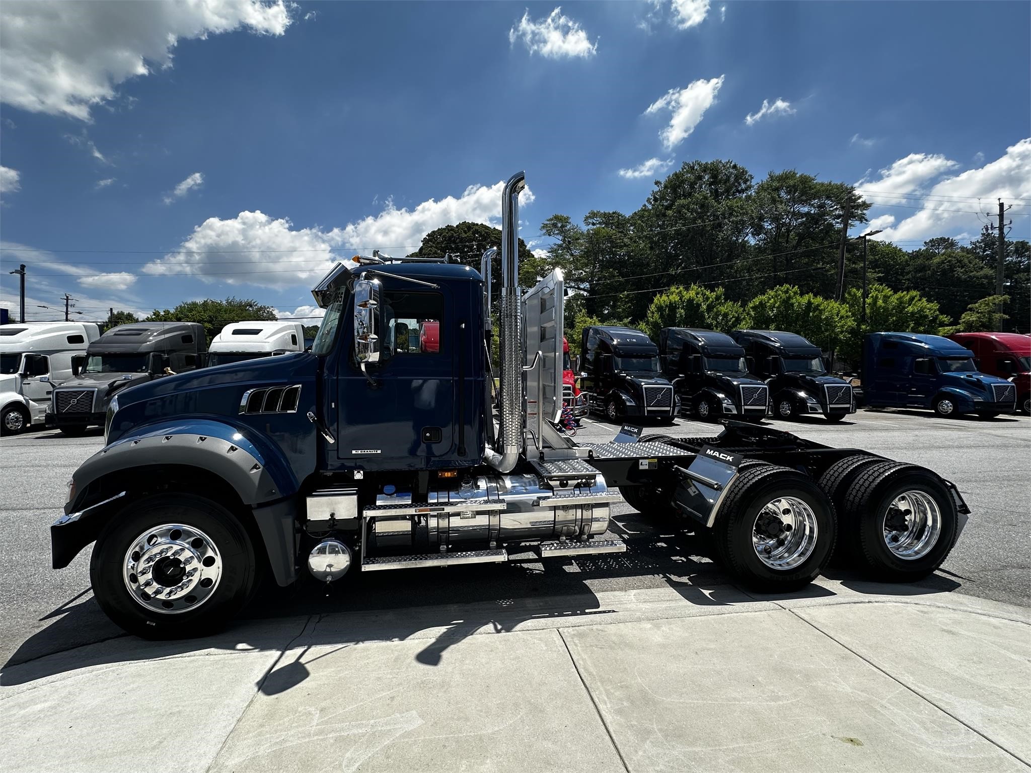 2024 MACK GRANITE 64FT - Vanguard Truck Centers