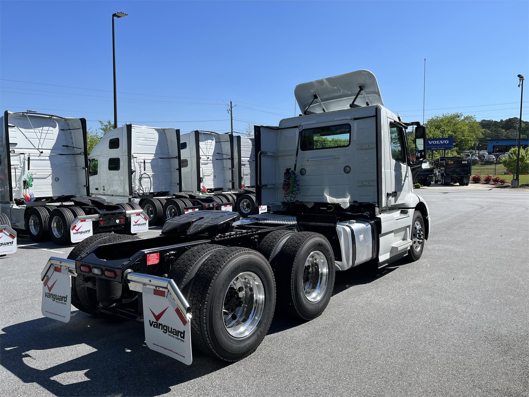 2025 VOLVO VNR64T300 - image 2 of 4