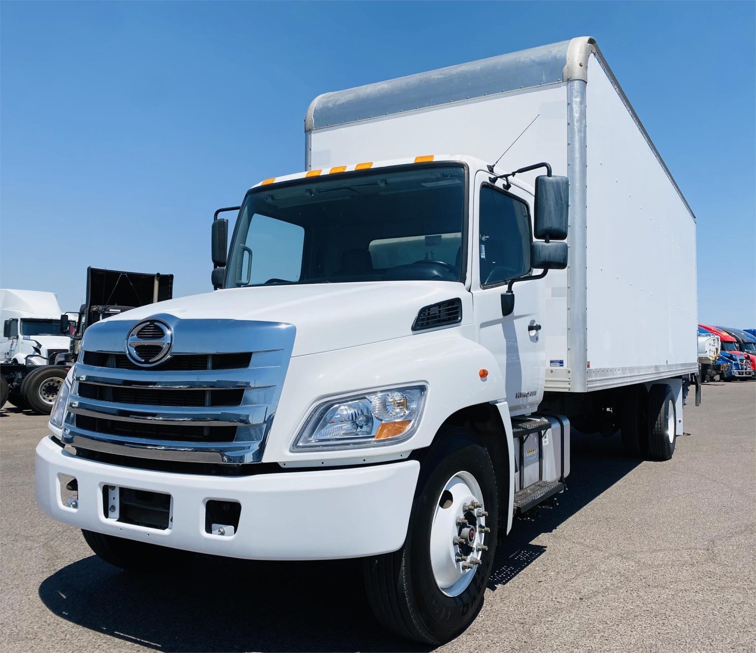 2018 HINO 268A - Vanguard Truck Centers