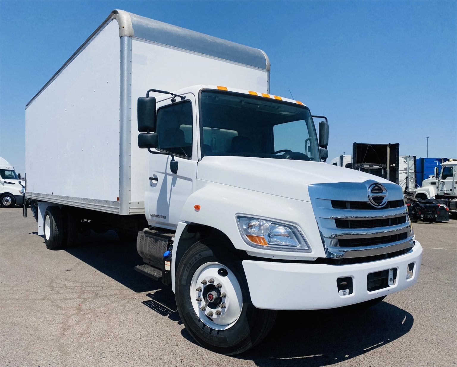 2018 HINO 268A - Vanguard Truck Centers