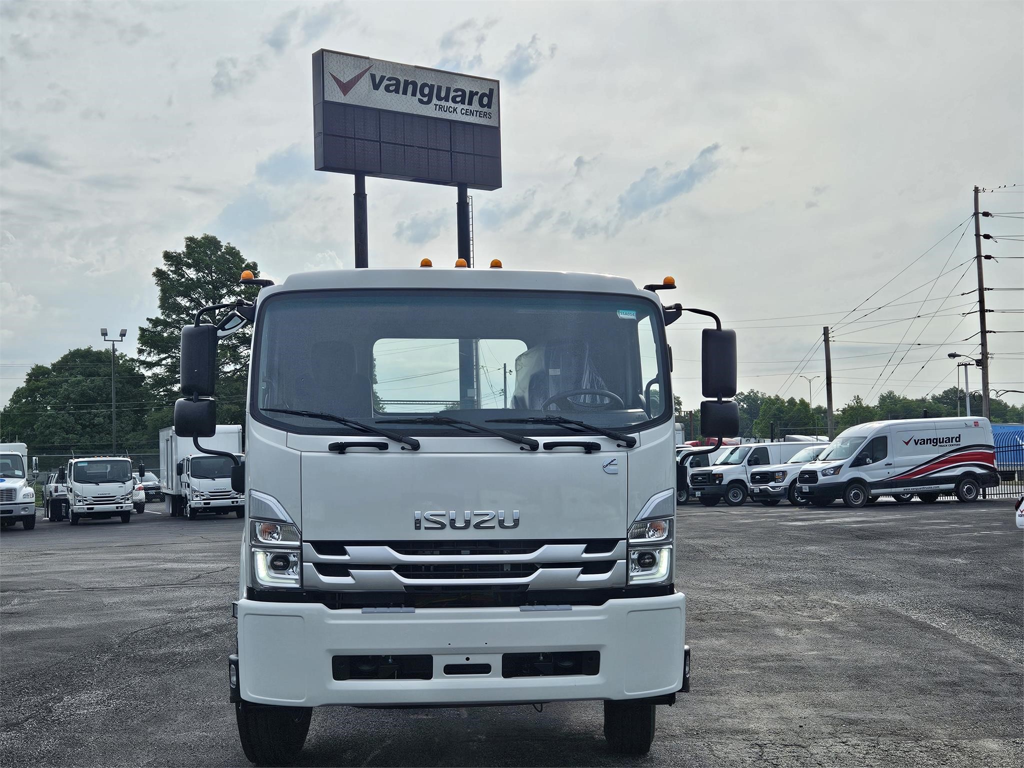 2025 ISUZU FTR - image 1 of 6