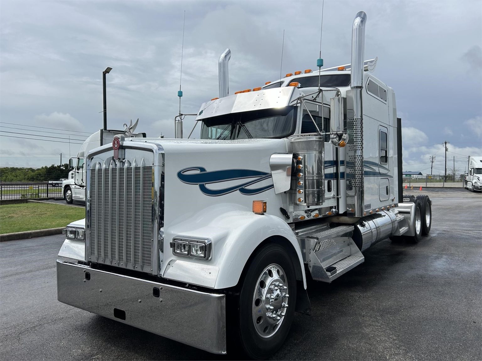 2023 KENWORTH W900L - Vanguard Truck Centers