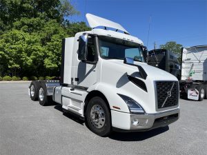 2025 VOLVO VNR64T300 9003062598