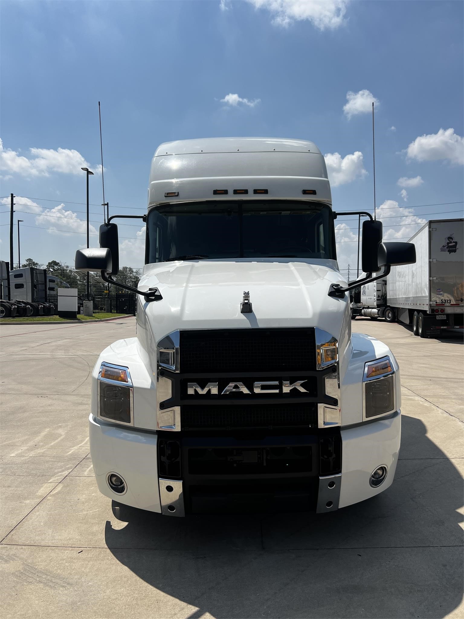 2020 MACK ANTHEM 64T - image 2 of 6