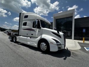 2022 VOLVO VNL64T760 9017042576