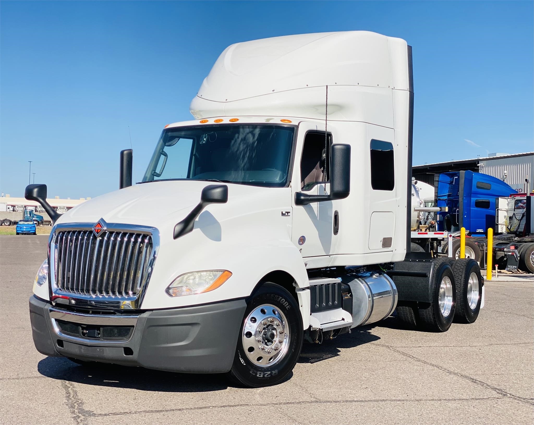 2019 INTERNATIONAL LT - image 1 of 6