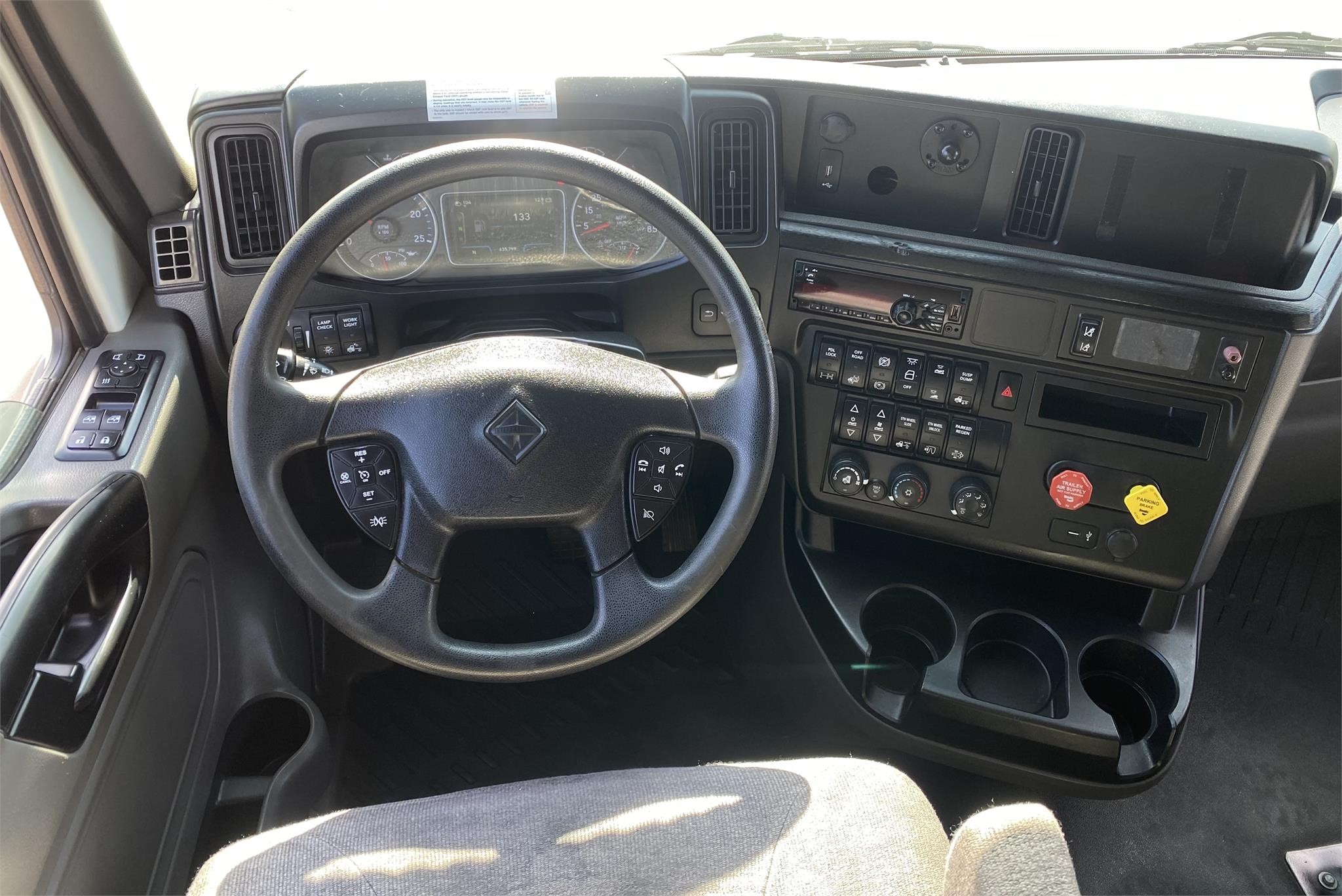 2019 INTERNATIONAL LT - image 6 of 6