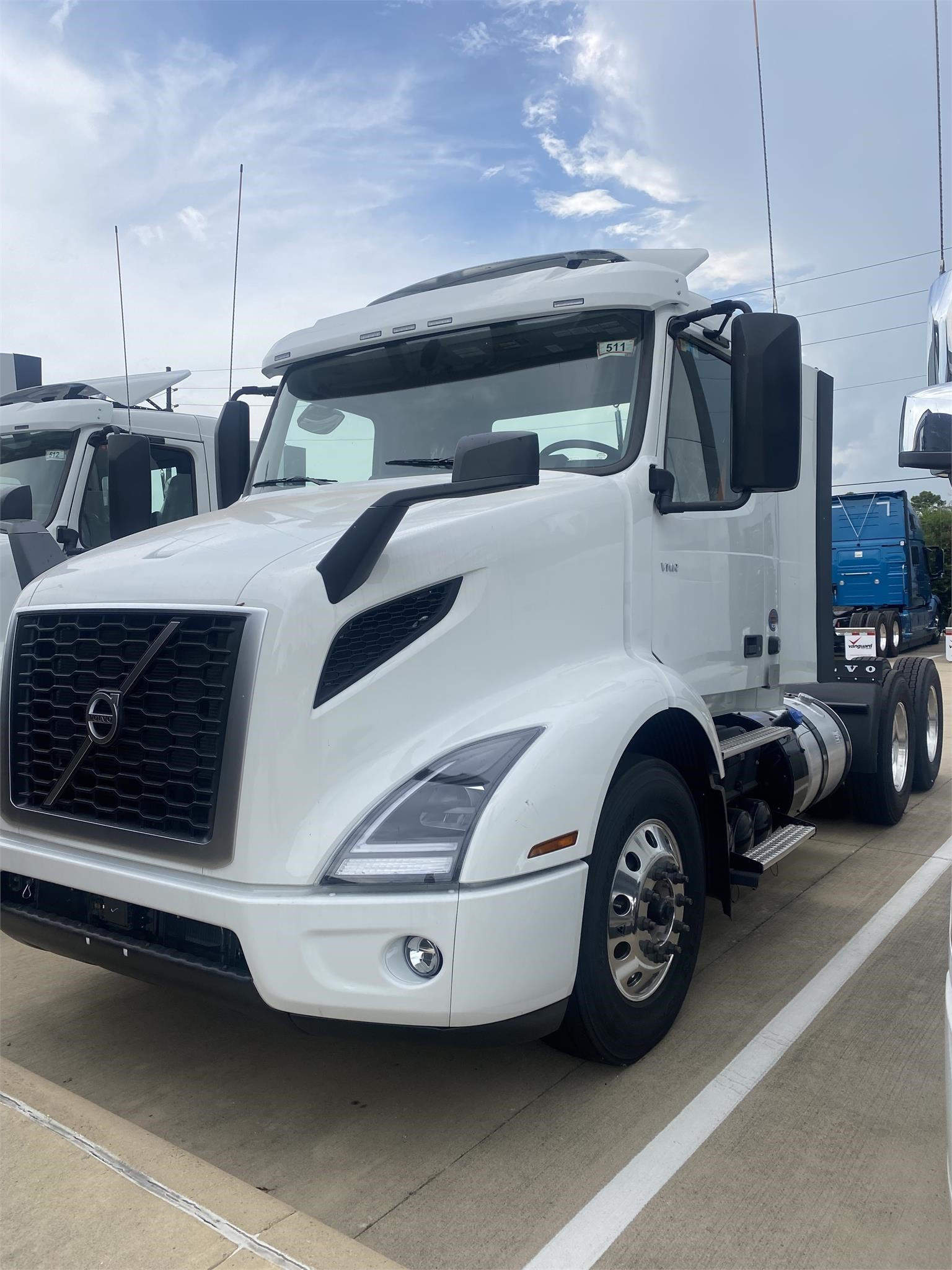 2025 VOLVO VNR64T300 - image 1 of 6