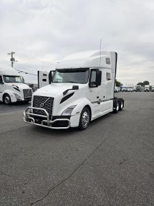 2023 VOLVO VNL64T670 9017939421