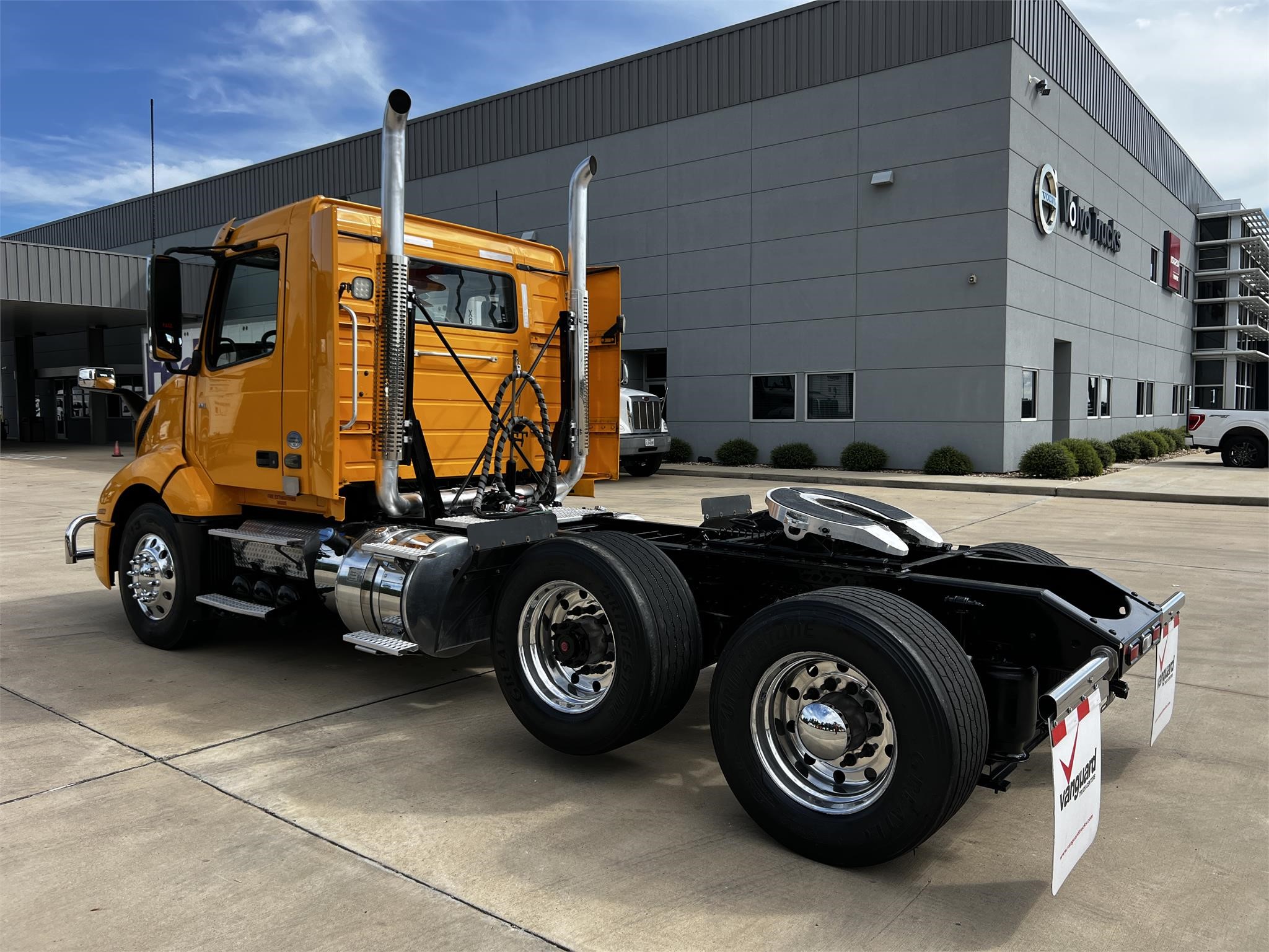 2021 VOLVO VNL62T300 - image 6 of 6