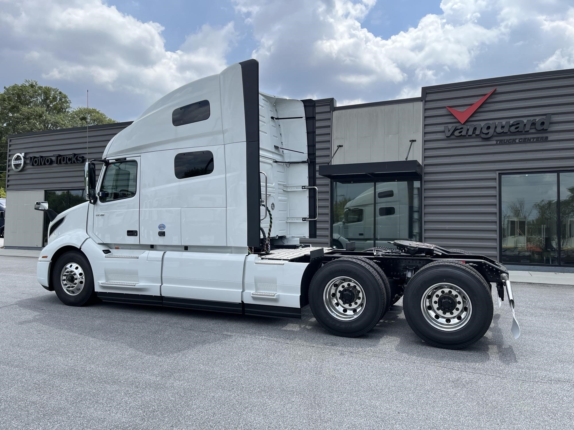 2025 VOLVO VNL64T760 - image 2 of 6