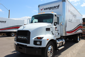 Mack MD Box Truck