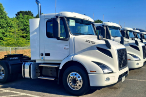 Volvo VNR Daycab Truck