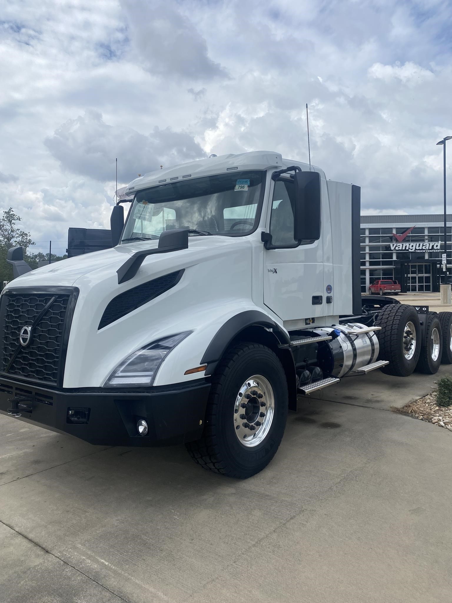 2025 VOLVO VNX84T300 - image 1 of 6