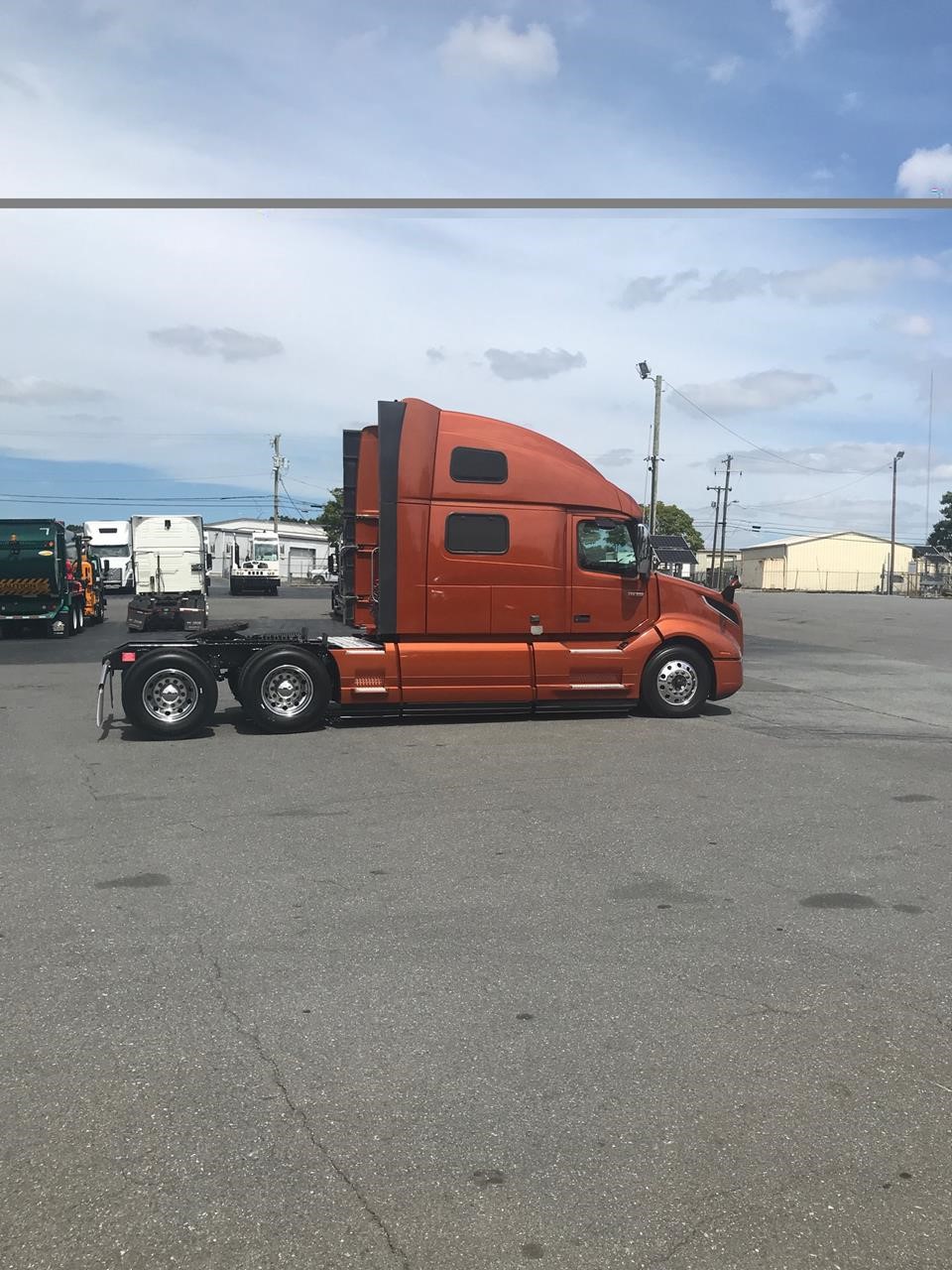 2024 VOLVO VNL64T860 - image 2 of 6